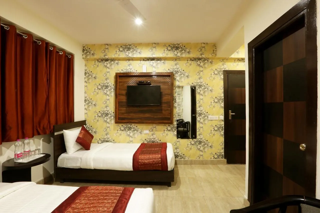 Hotel Green Plaza At Airport Neu-Delhi 3*,